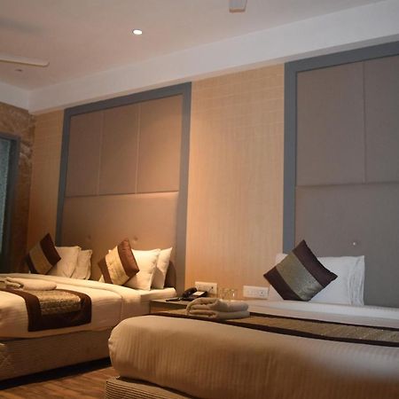 Hotel Superb 5 Mins Walk From New Delhi Station 외부 사진