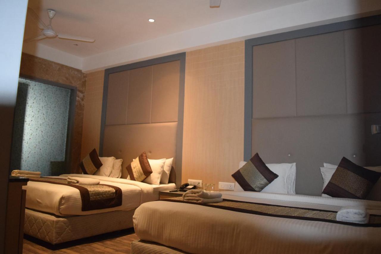 Hotel Superb 5 Mins Walk From New Delhi Station 외부 사진