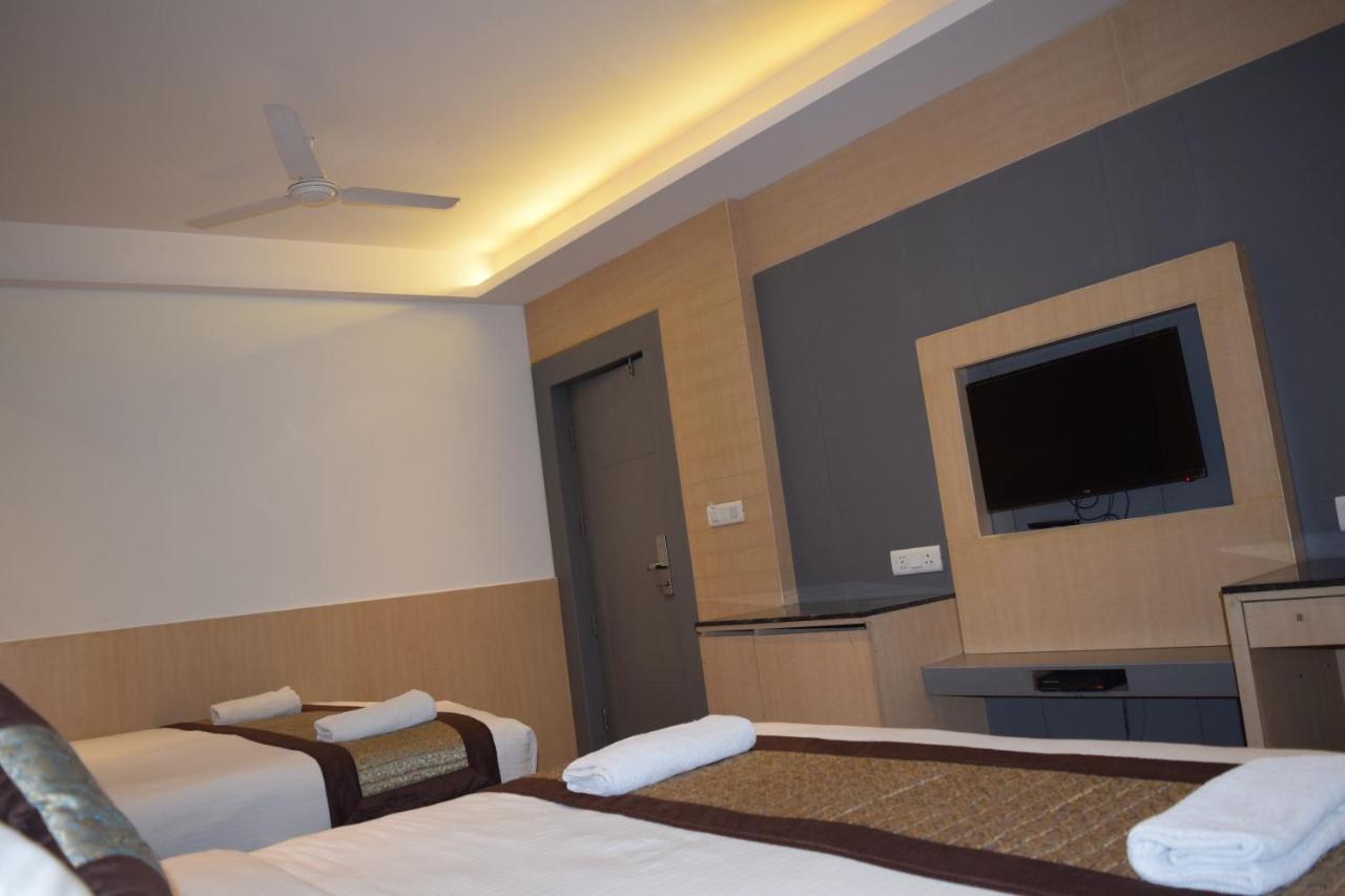 Hotel Superb 5 Mins Walk From New Delhi Station 외부 사진