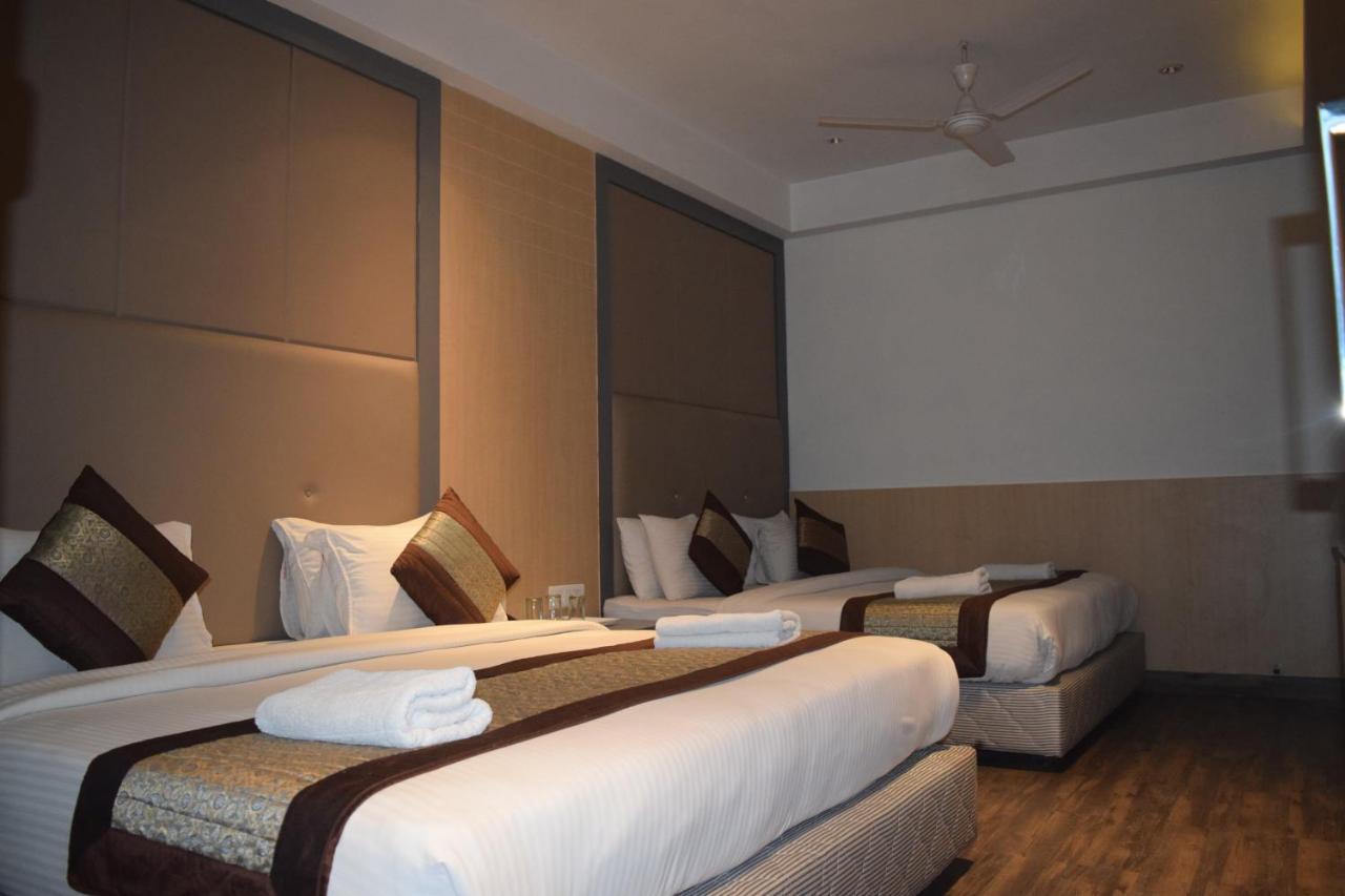 Hotel Superb 5 Mins Walk From New Delhi Station 외부 사진