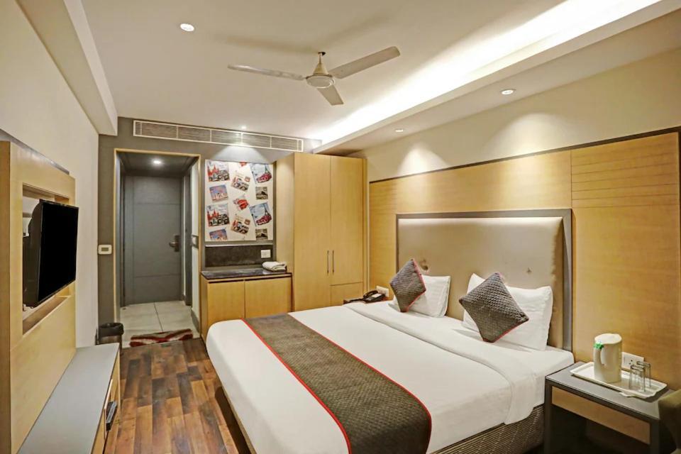 Hotel Superb 5 Mins Walk From New Delhi Station 외부 사진