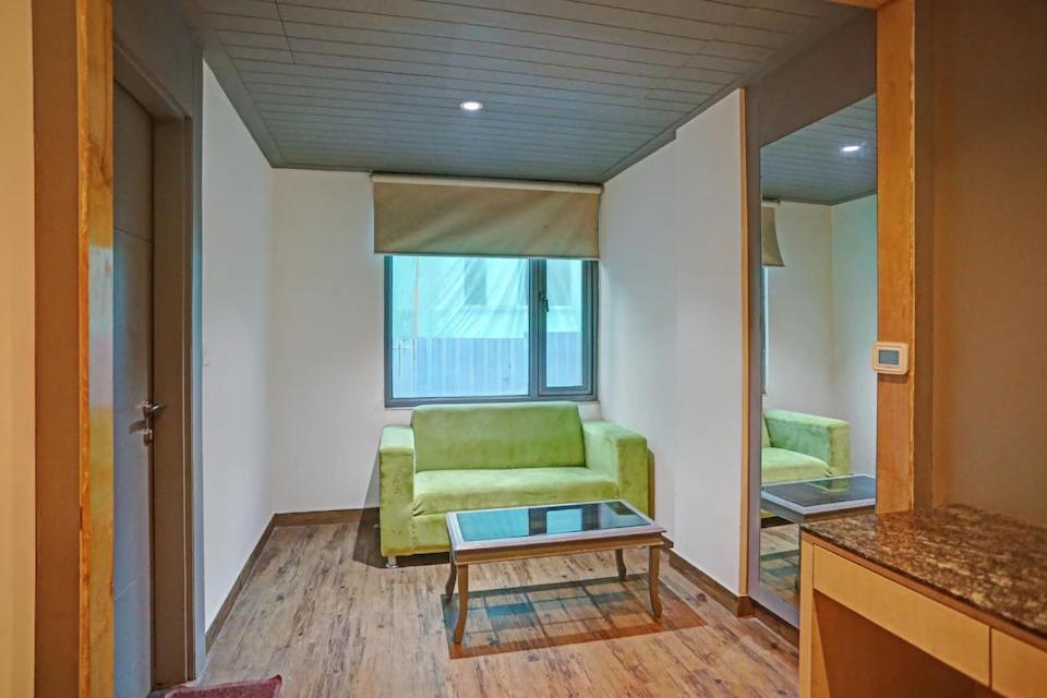 Hotel Superb 5 Mins Walk From New Delhi Station 외부 사진