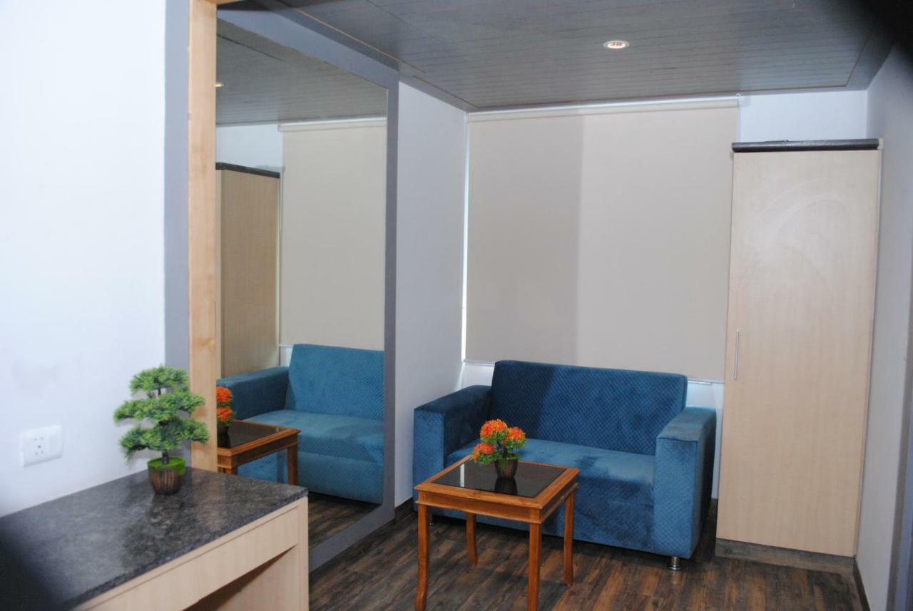 Hotel Superb 5 Mins Walk From New Delhi Station 외부 사진
