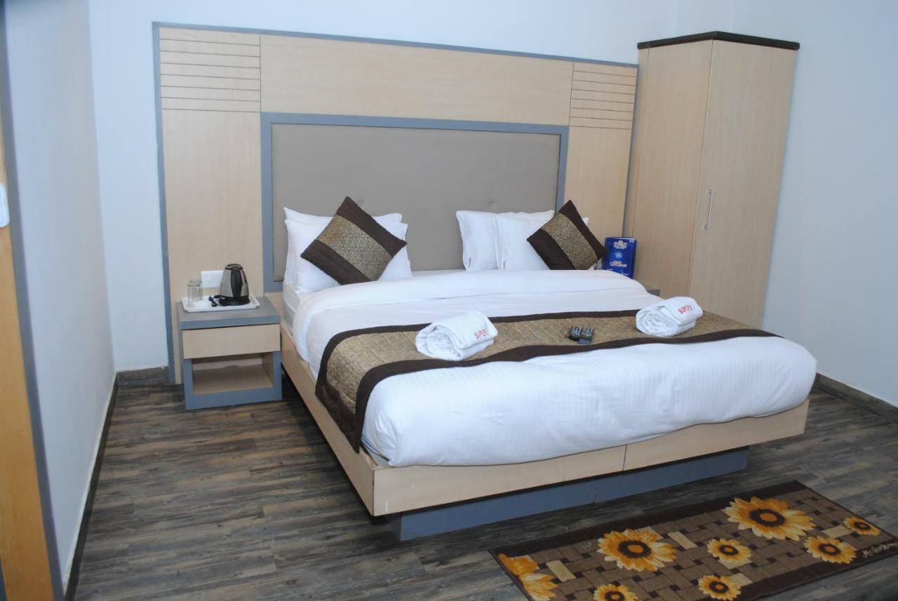 Hotel Superb 5 Mins Walk From New Delhi Station 외부 사진