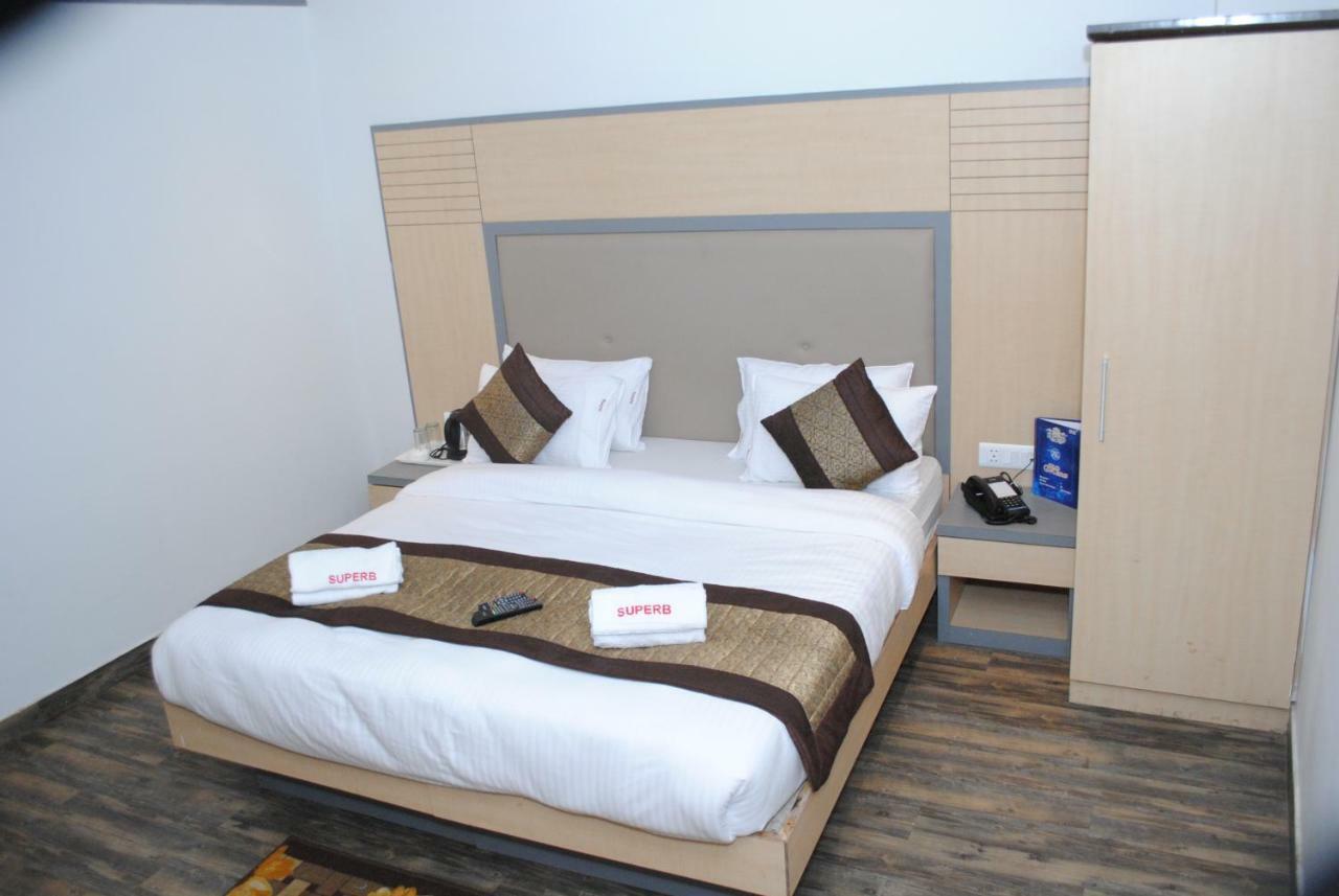 Hotel Superb 5 Mins Walk From New Delhi Station 외부 사진