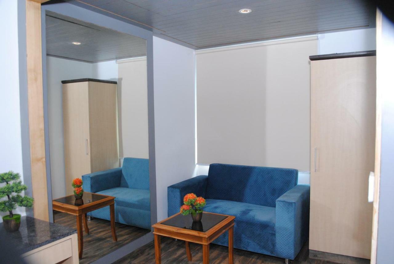 Hotel Superb 5 Mins Walk From New Delhi Station 외부 사진