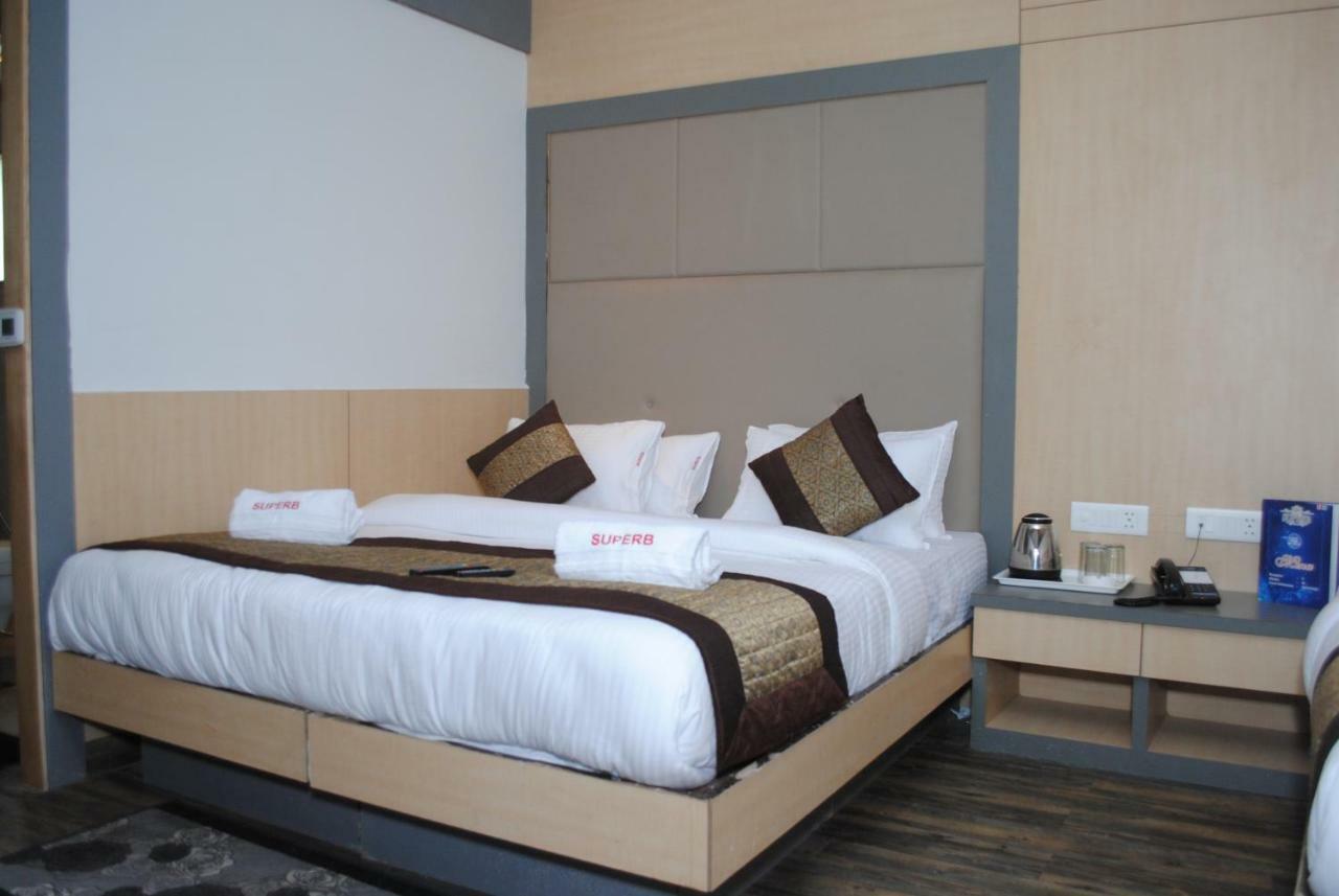 Hotel Superb 5 Mins Walk From New Delhi Station 외부 사진