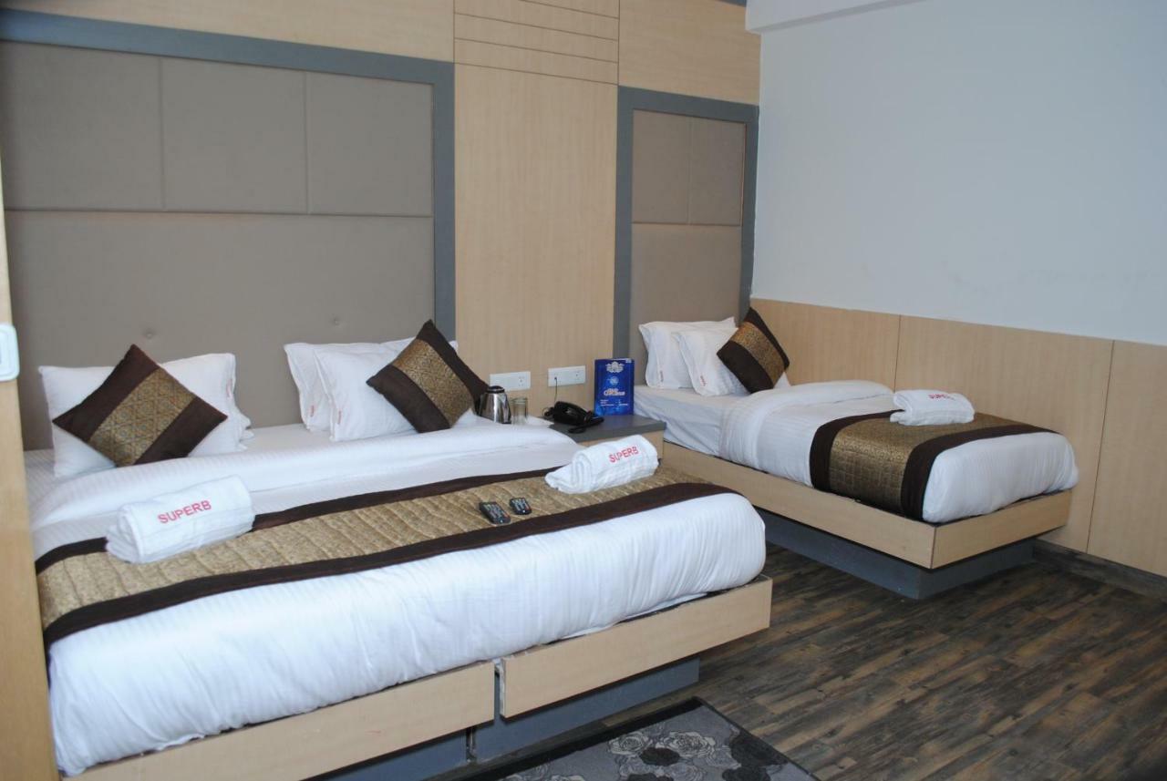 Hotel Superb 5 Mins Walk From New Delhi Station 외부 사진