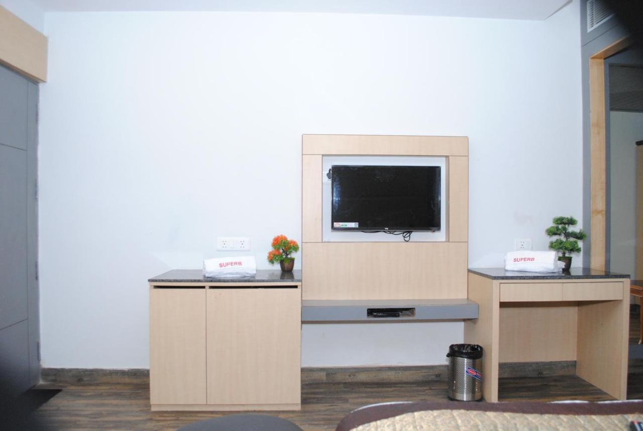 Hotel Superb 5 Mins Walk From New Delhi Station 외부 사진