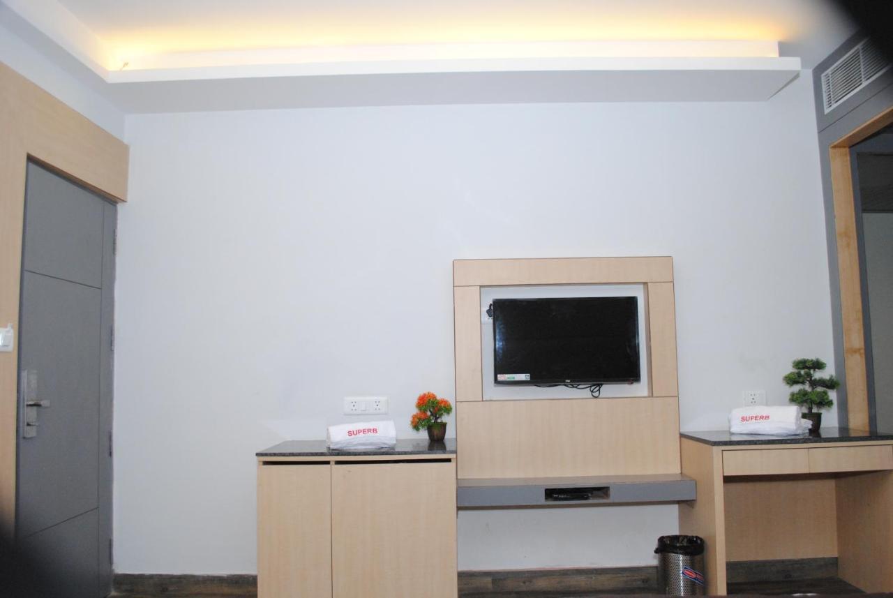 Hotel Superb 5 Mins Walk From New Delhi Station 외부 사진
