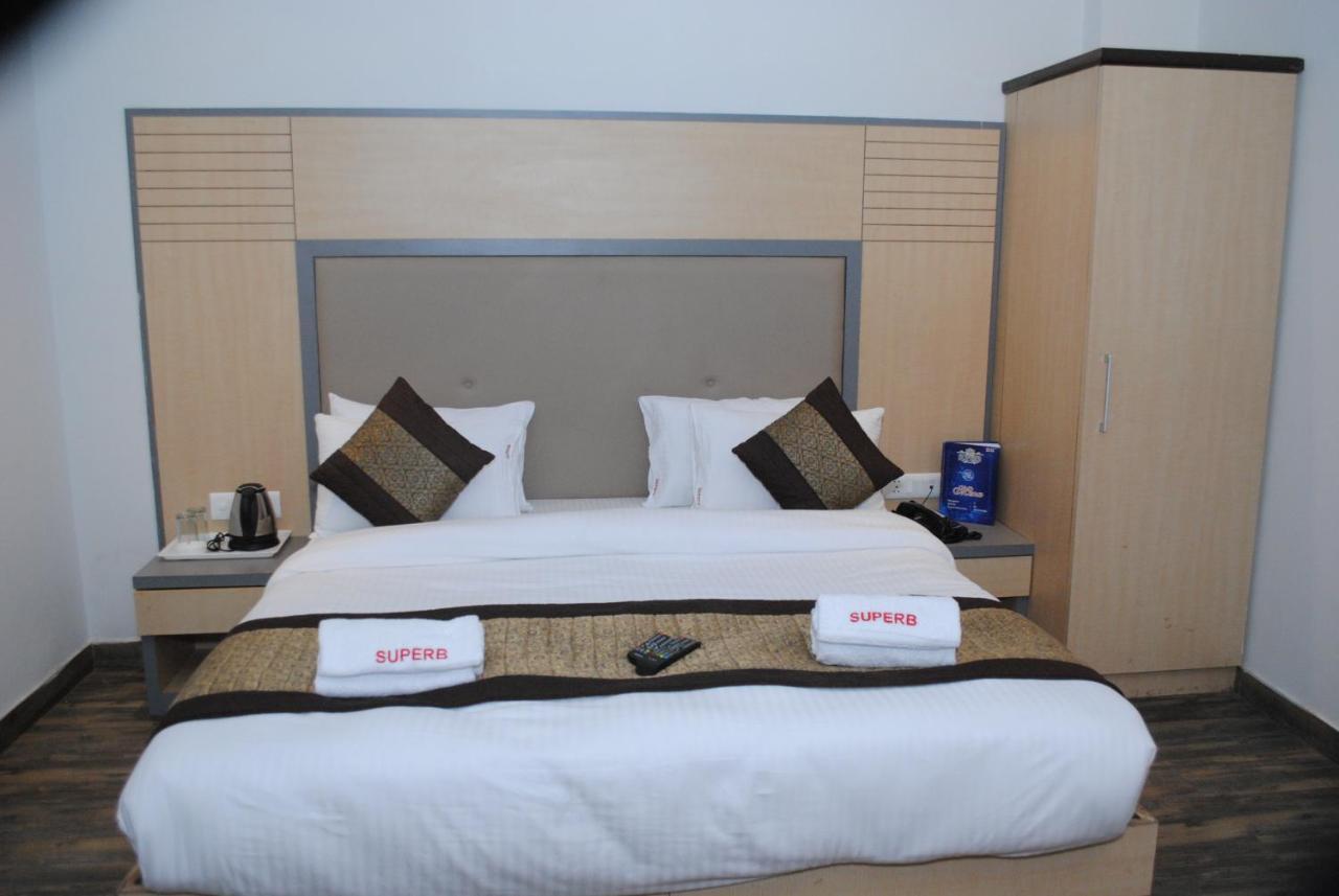 Hotel Superb 5 Mins Walk From New Delhi Station 외부 사진