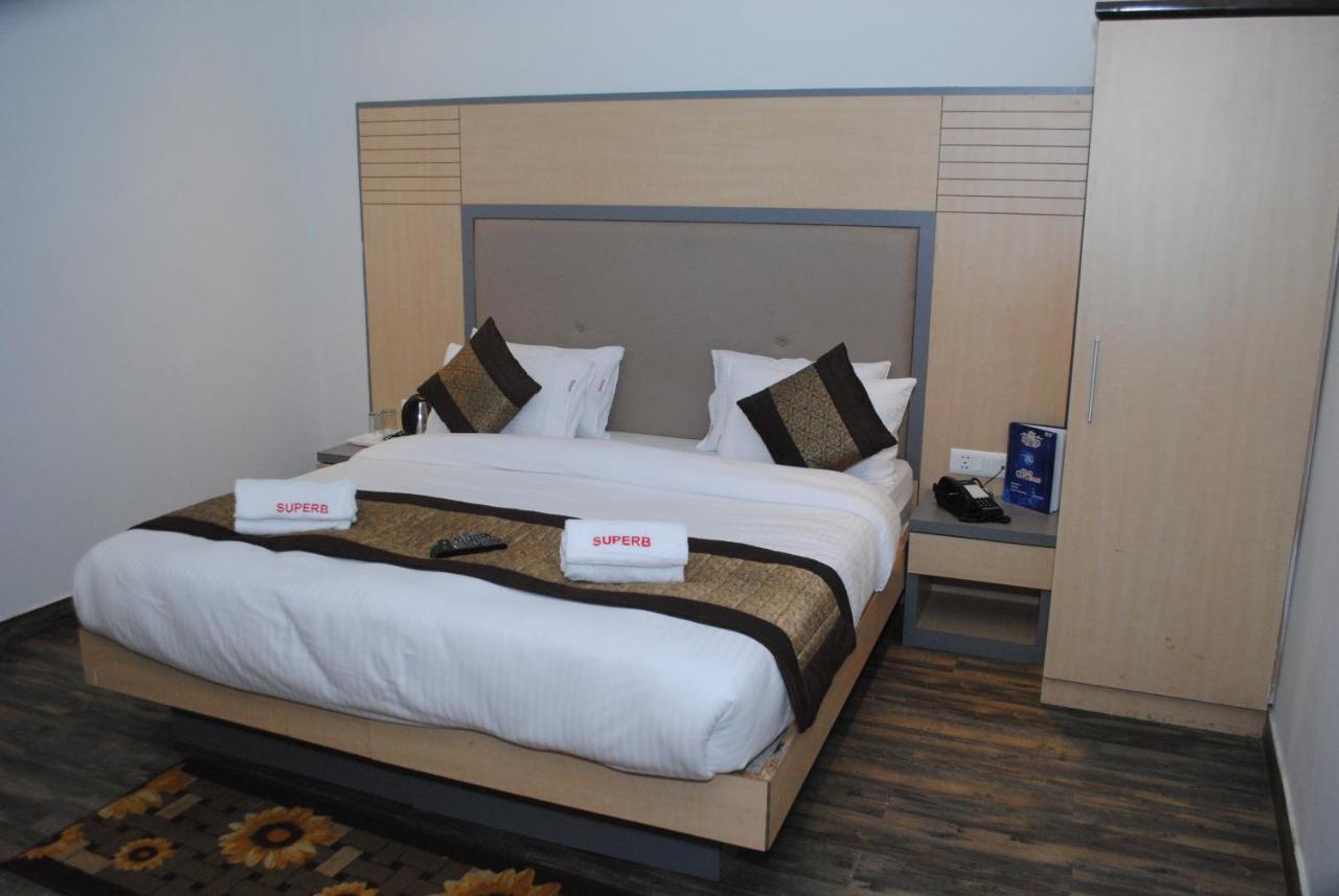 Hotel Superb 5 Mins Walk From New Delhi Station 외부 사진